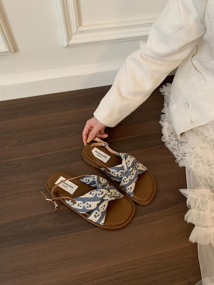 

Niche design sense flat sandals women s 2025 summer seaside silver sandals beach shoes wear Roman women s shoes outside 40