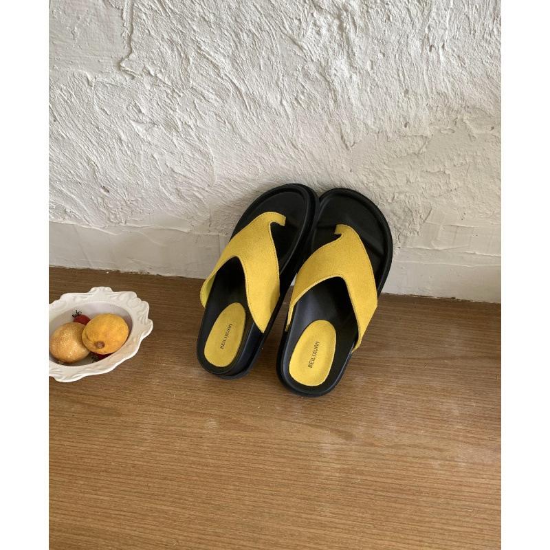 Versatile and Not Tired Feet Flat Bottom Pinch Foot Flip-flops Shoes Women Summer Wear New Retro Matte Leather Cool Slippers