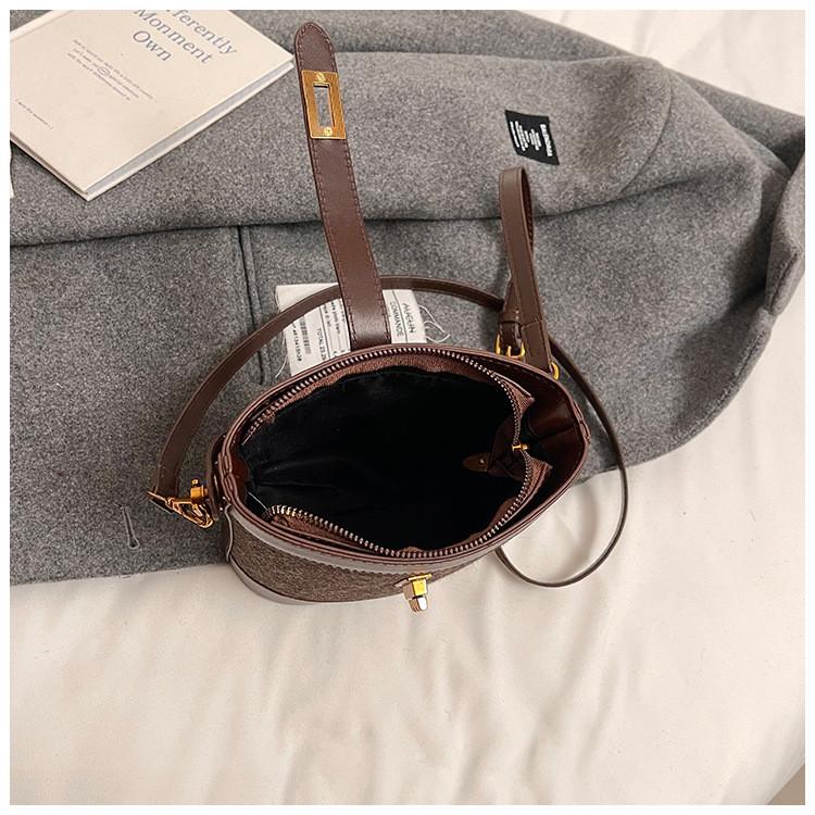 IELGY Contrast Color Niche Messenger Bag Casual Portable Bucket Bag