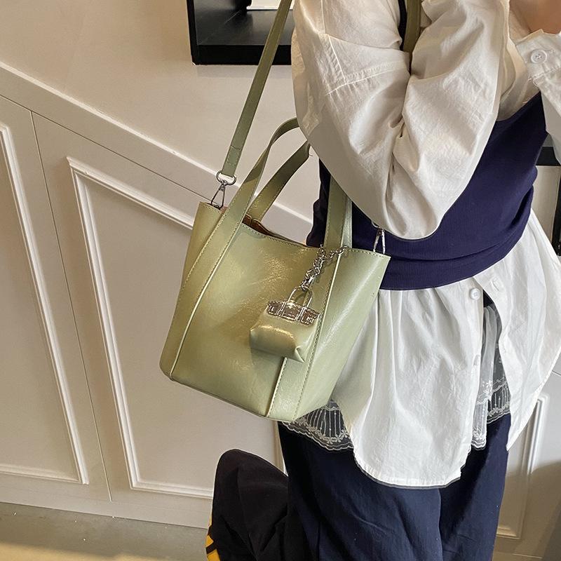 Handbag Women's 2025 New Fashion and Popular Shoulder Crossbody Bag Mother and Child Bag Versatile Bucket Bag