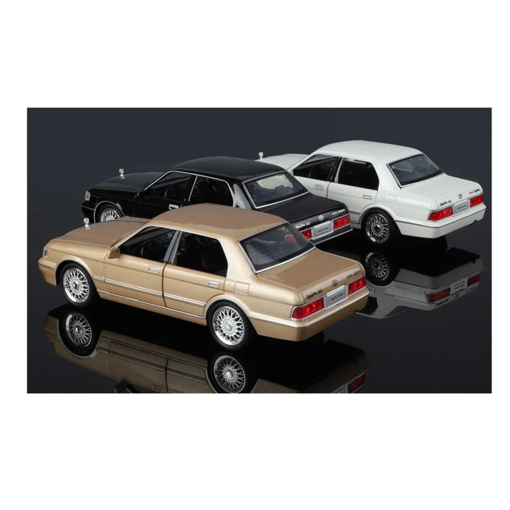 1/32 Toyota Crown 133 JZS133 Alloy Classic Old Car Model Diecast Metal Retro Vehicle Car Model Sound and Light Simulation Kids Toy Gift