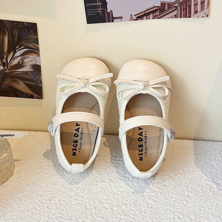 Girls' Korean version of versatile princess shoes 2025 spring and autumn new Velcro light mouth small leather shoes medium children soft sole sing