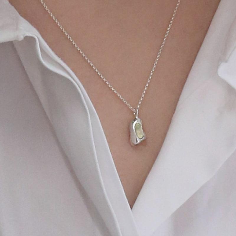 REINDEER GENTLE STONE NECKLACE 03