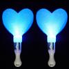 Kort Glow Stick med Hjärtformad Flerfärgad LED-lampa för Konserter Festivaler Fester Plast Ljusleksak med Knappbatteri