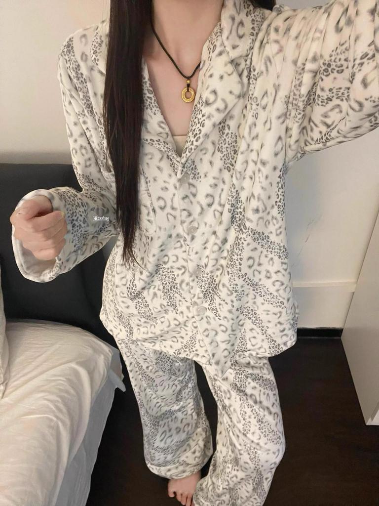 Autumn/Winter High-End Leopard Print Fleece Pajama Set - Warm, Long-Sleeved Homewear