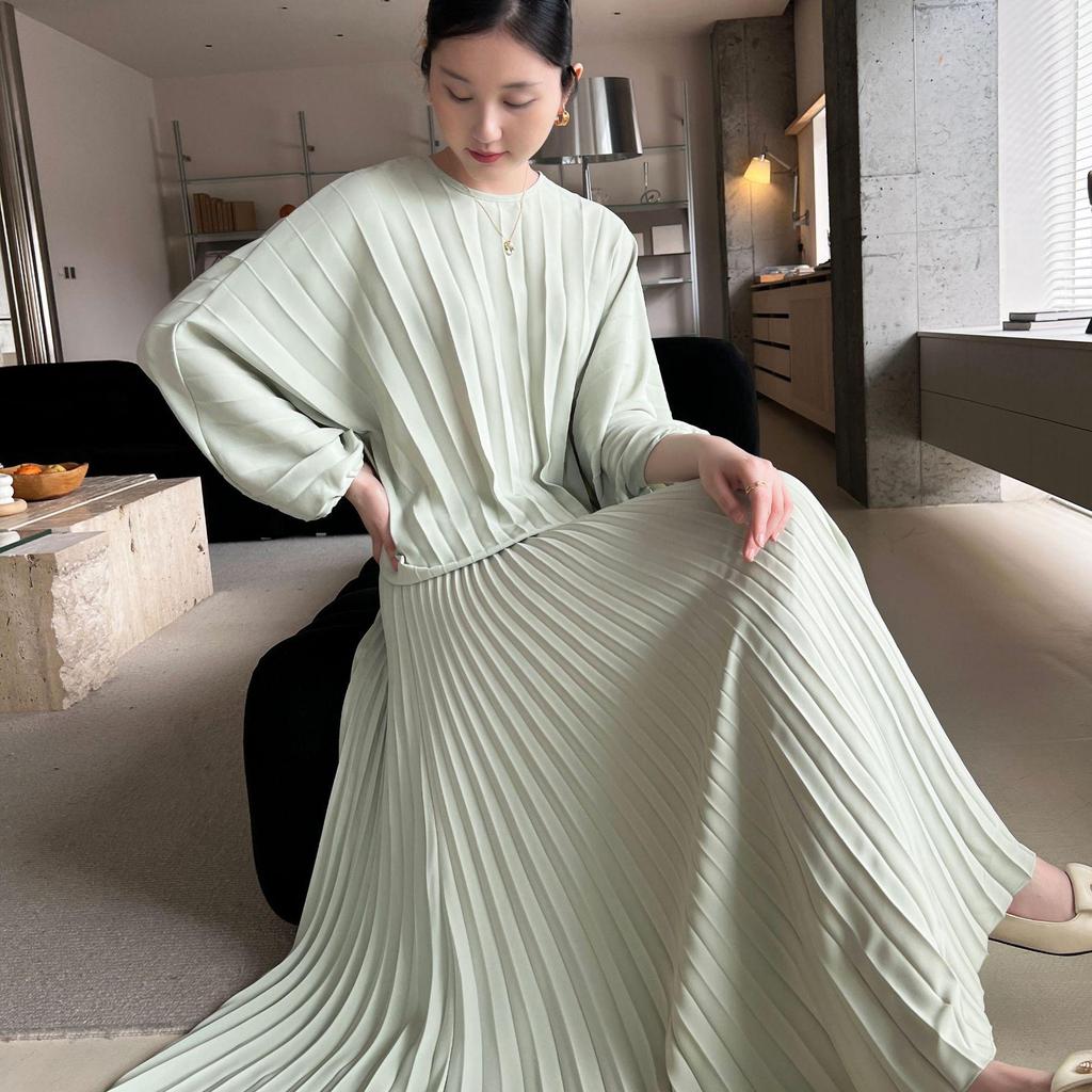 High-End 2026 Pleated Plus Size Loose Shirt - Versatile for Autumn and Spring Lazy Casual Style