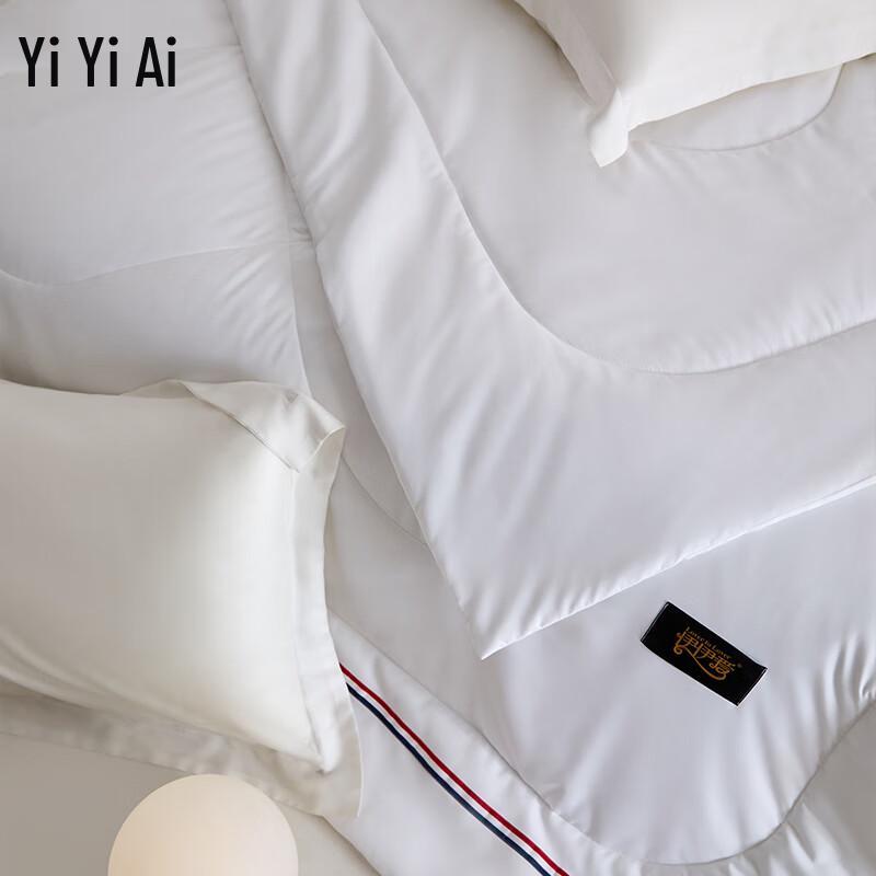 Yiyiai YJD25361 Classic Line Brushed Quilt