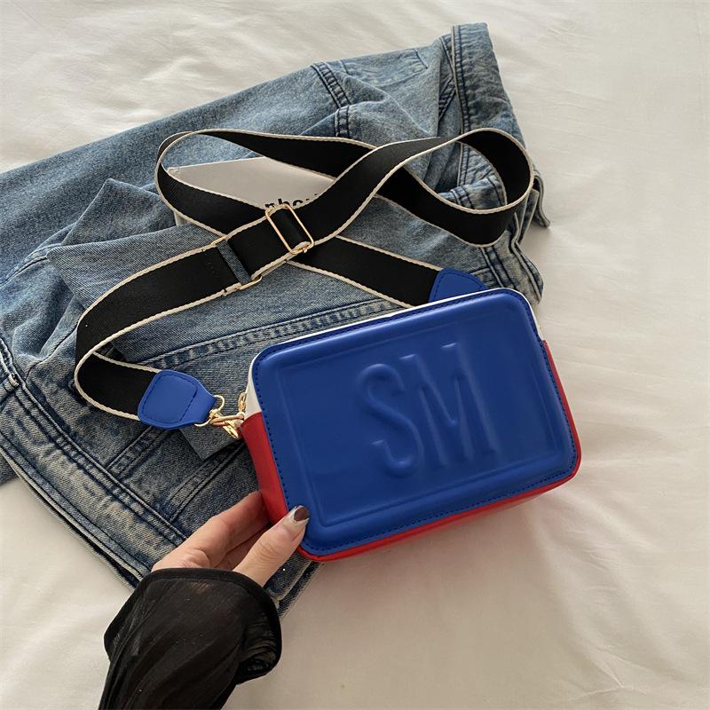 Commuter Small Square Bag 2025 Spring Personalized Fashion New Trend Messenger Shoulder Bag Casual High Value Wide Shoulder Strap