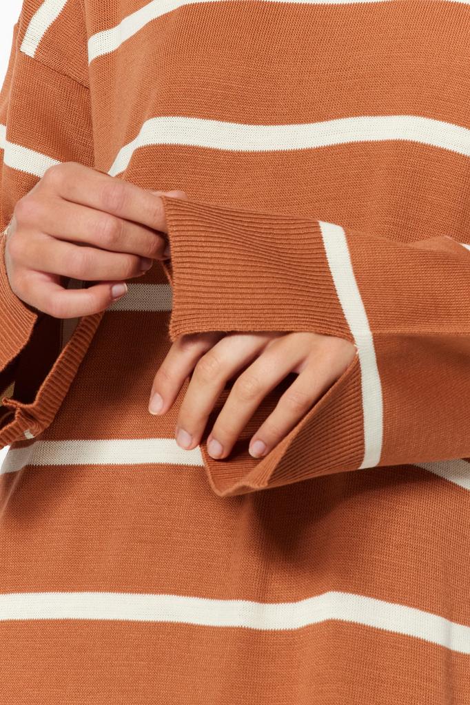 Damen Hijab Kleid Neue Saison Mode Hellbraun Gestreift Ärmel Schlitz Detailliert Strickkleid