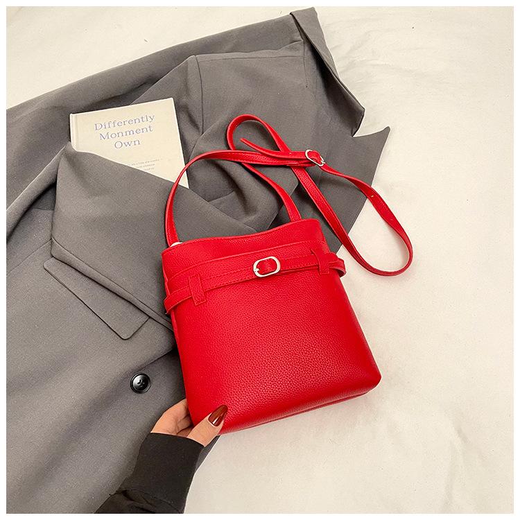 Versatile commuter lychee pattern bucket bag women's spring summer new commuter shoulder messenger mobile phone bag tide