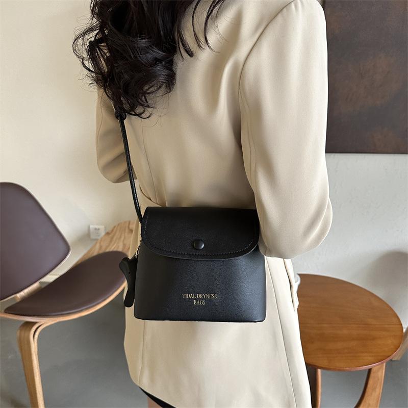 2025 New Fashion Personality Simple Casual Solid Color PU Soft Surface Retro Crossbody Portable Shoulder Small Square Bag Women