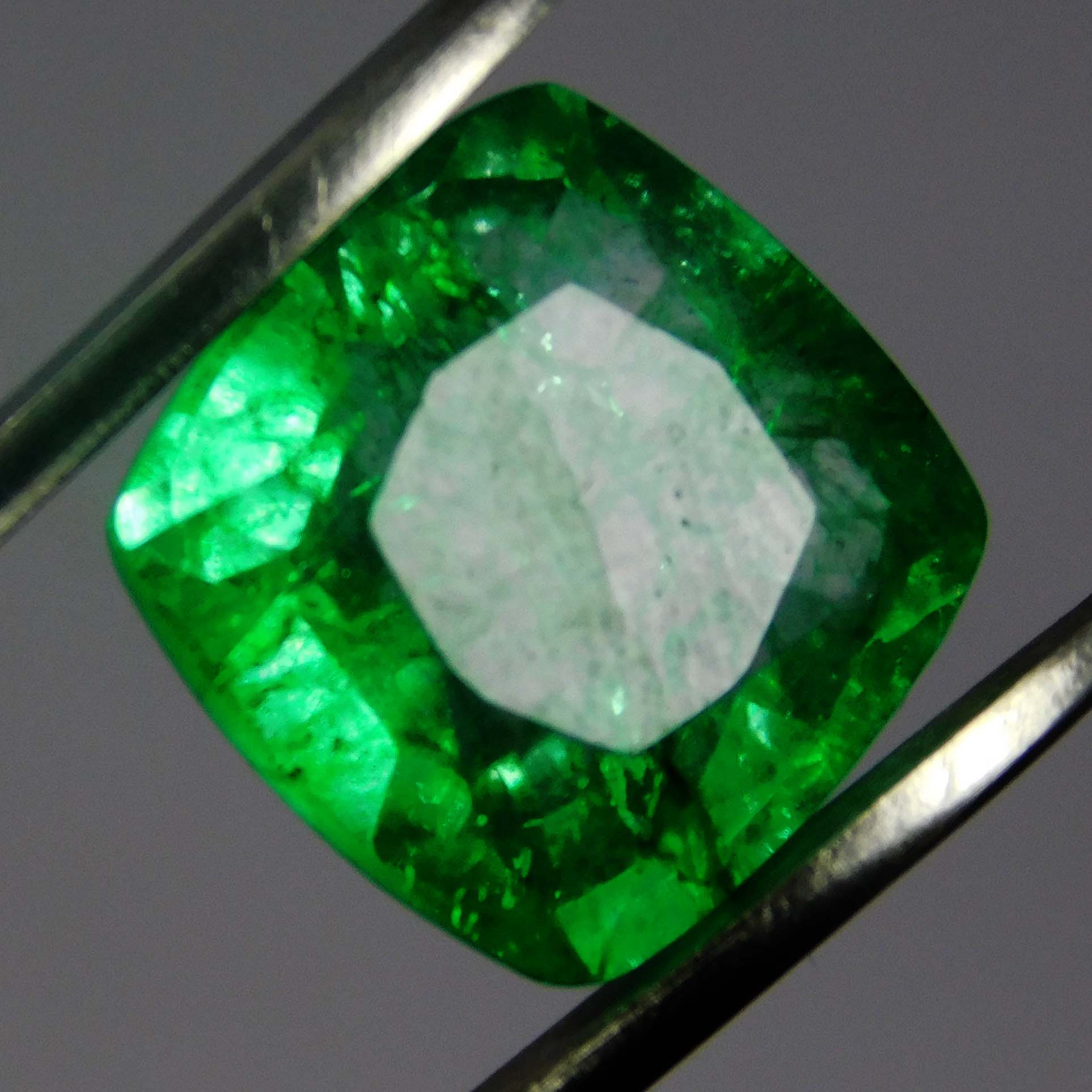 

8 Ct Natural CERTIFIED Emerald Green Square Cushion Cut Colombian Loose Gemstone A-5896 12.7 mm approx зелений