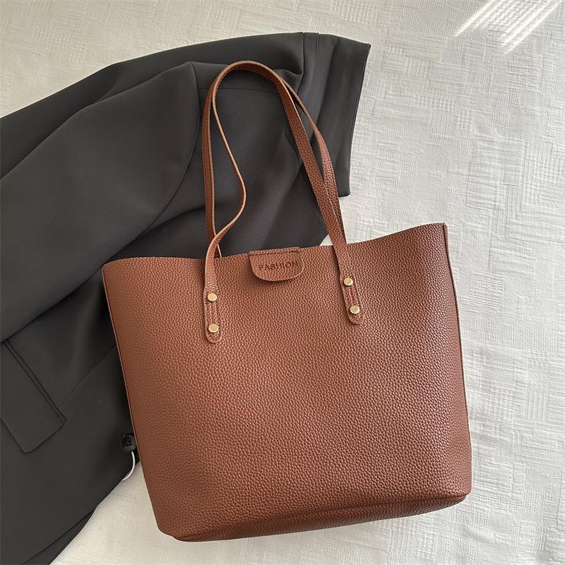 

Высококачественная сумка большой вместимости 2025 новая женская сумка повседневная иностранная универсальная сумка через плечо портативная сумка-тоут коричневый