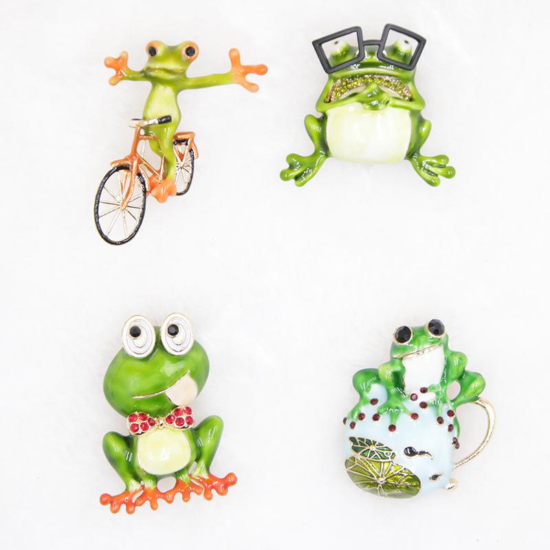 Creative Enamel Female Suit Frog Animal Pin Brooch Fashion Woman School Bag Brooches Accessories