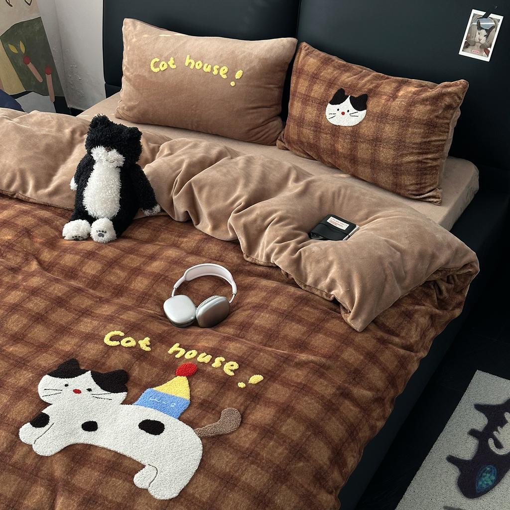 Cute Cat Embroidered Autumn Winter Warm Bedding Set Milk Velvet Thicken Warmth Duvet Cover Set with Sheet Quilt Cover Pillowcase