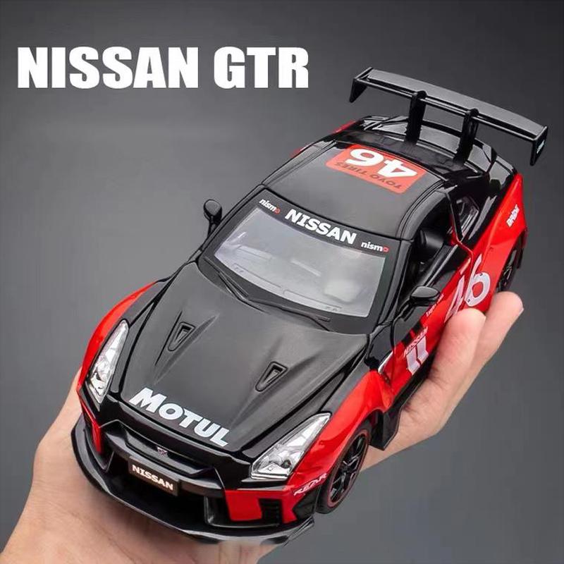 1/24 Scale Nissan GTR Diecast Car Model Toy, Pull Back Toy Vehicle with Sound and Light for Kids Toddler Boys Girls Gift Collection