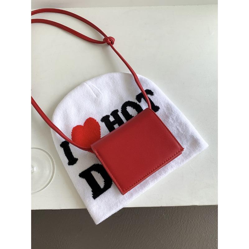 

Flip mini square bag women s fashion versatile messenger lipstick change bag niche design multi-functional card bag красный