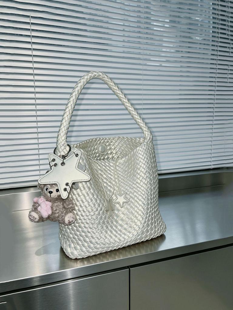 Pearl White Hand-Woven Tote Bag - Large Capacity Commuter Shoulder Bag for Women, Relaxed Feel, Elegant Design
