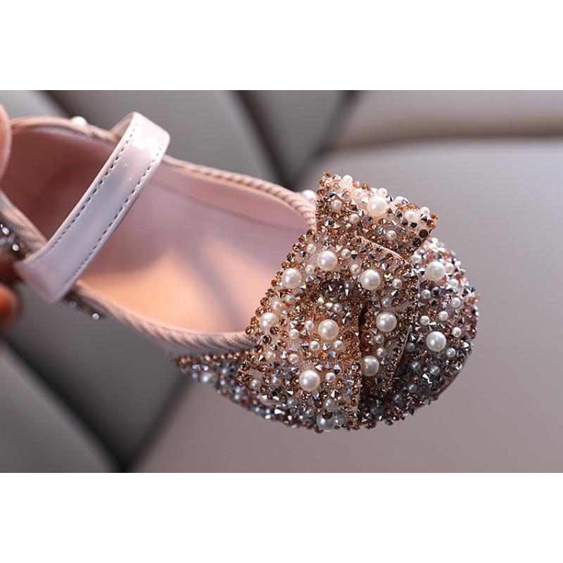 Zapatos sencillos para niñas, nuevos modelos casuales de primavera y otoño con lazo de pedrería, ideales para baile y espectáculos infantiles de tamaño pequeño a mediano.