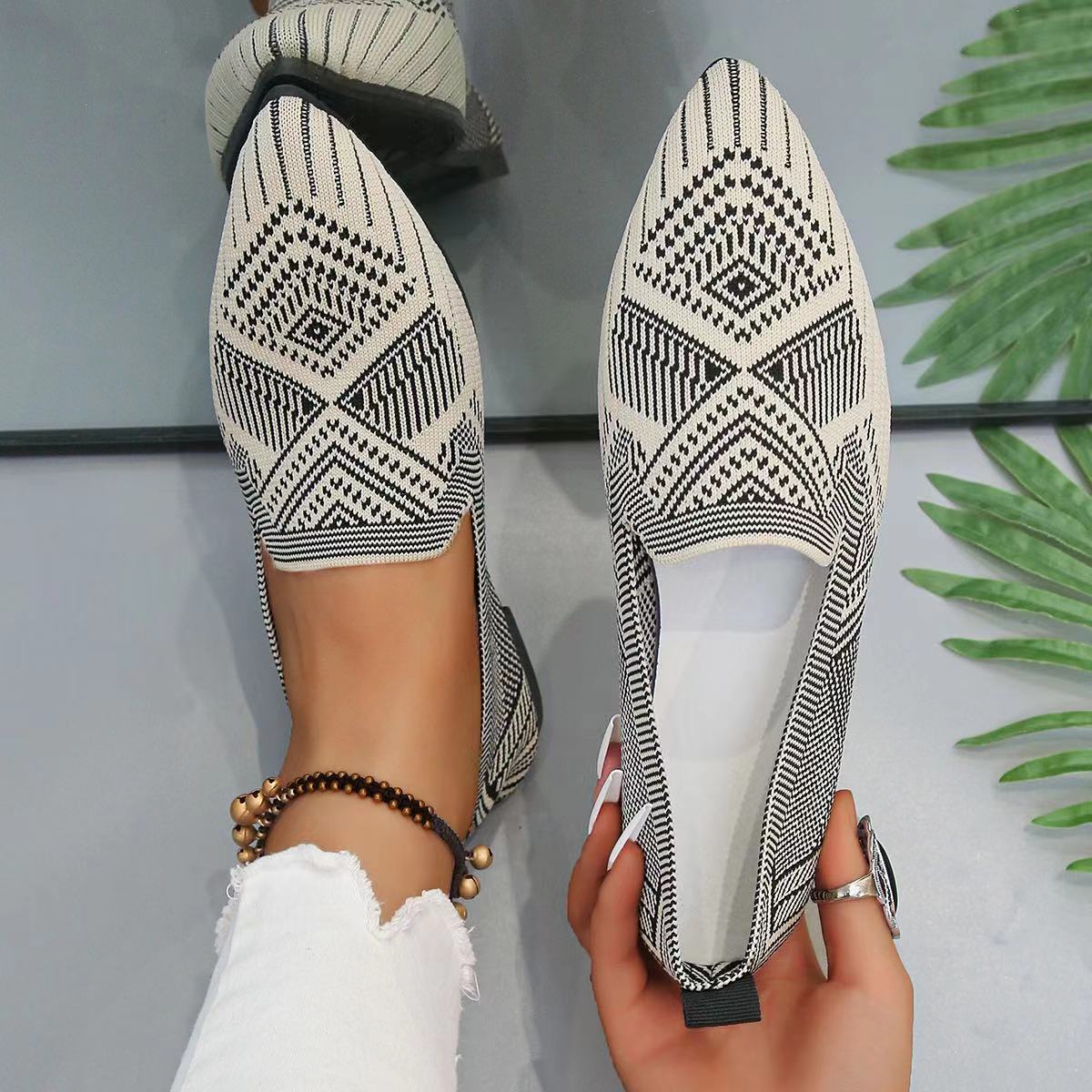 

Single shoes 2025 spring and autumn new European and American foreign trade large size round head flat sole single shoes women s shallow mouth flyi 43