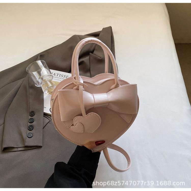 

Niche design love bag women s 2025 new spring foreign style mini handbag single shoulder messenger storage bag розовый