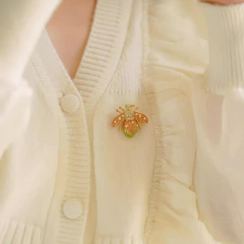 Bienenbrosche, Eine modische und Retro-Emaille-Insektenbrosche mit einem Nischendesign-Sinn