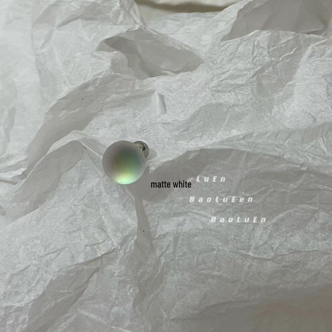 

Матовые титановые серьги-пусеты для пирсинга хряща с круглым шариком на винтовой закрутке - Модные украшения для горячей девушки