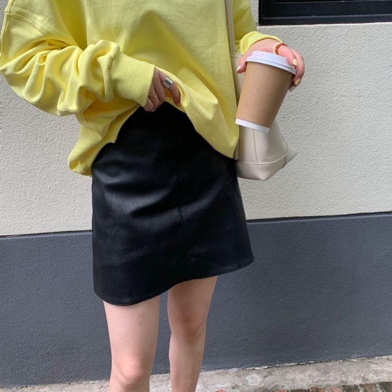Spring 2025 Women's Black High-Waist A-line Leather Midi Skirt