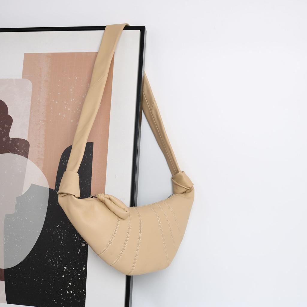 2025 New Versatile French Fashionable Croissant Niche Texture Dumpling Bag Crossbody Waist Sheepskin