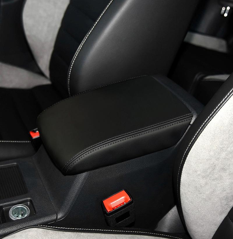 Kryt loketní opěrky pro Golf modely 09-20: Prémiová supervláknová kůže, ochrana odolná proti opotřebení