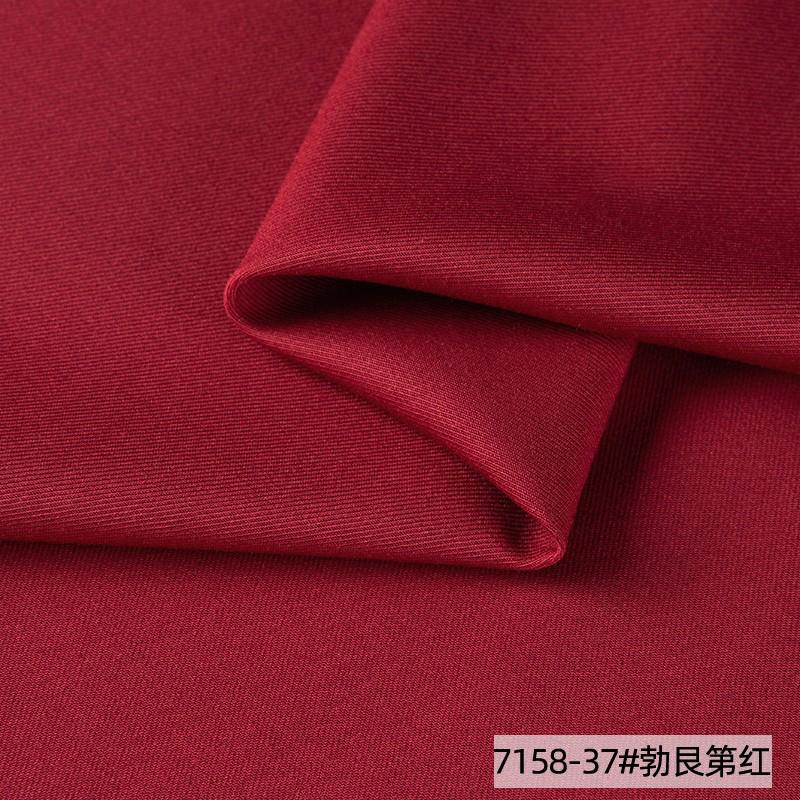 Seržový polyesterový materiál odolný proti pomačkání, mírně elastický, DIY angorově červený jarní a podzimní oblek, uniforma, pracovní bunda, látka