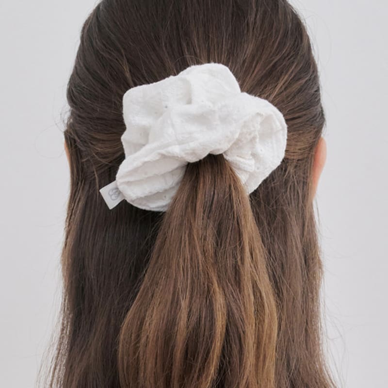 engbrox Daisy Eyelet Scrunchie