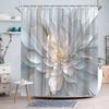 Luxusní bílý květinový sprchový závěs, Zlaté akcenty, Detailní kvetoucí design, Hladké okvětní lístky, Elegantní okraje, Moderní koupelny