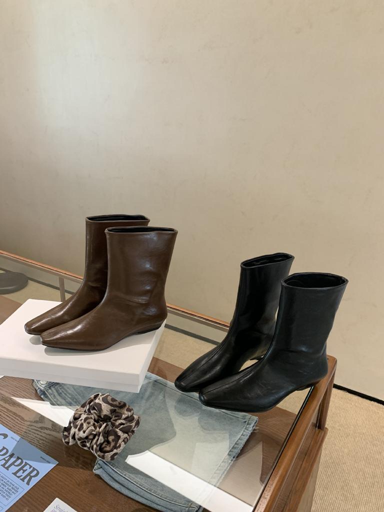 2025 Autumn and Winter New Low-heeled Thin Boots Niche French Temperament Square Head Short Boots Fashionable Commuter Solid Color Boots