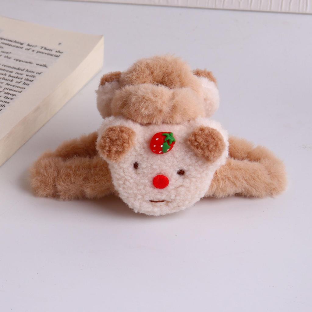 Capybara Plush Claw Hair Clip - Cute Autumn/Winter Cartoon Bun Holder for Girls