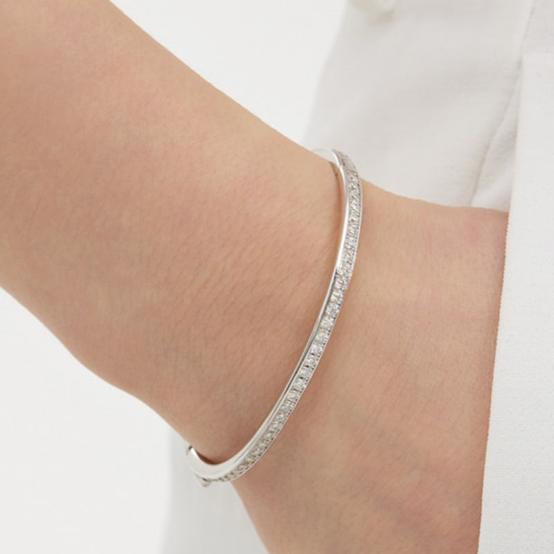 

Hyeres-lor Essence Silver (W) Moissanite Full Pave Slim Bangle HL4B56412W9 L (double decoration)