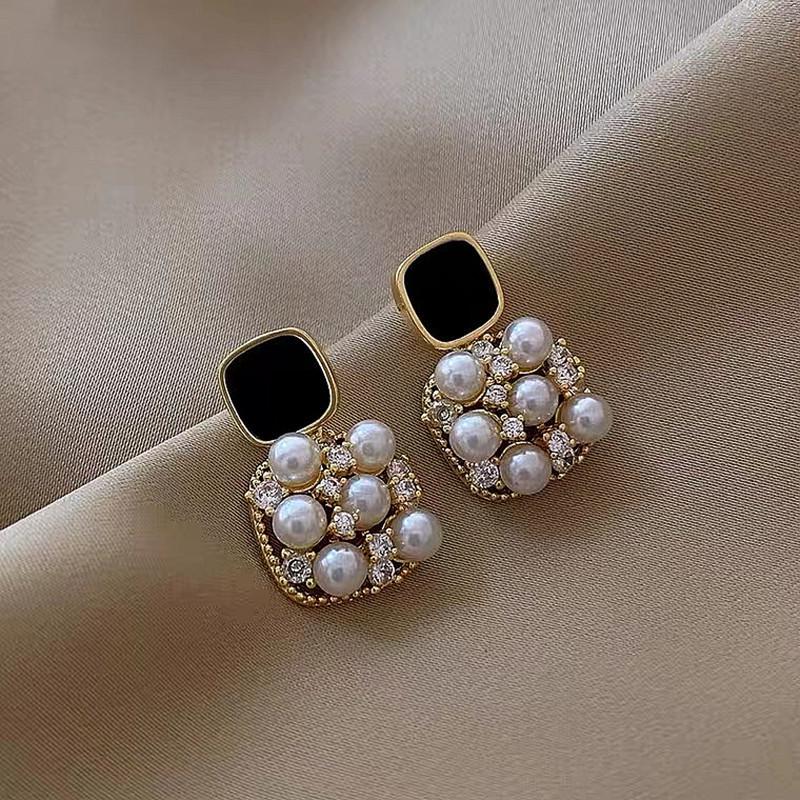 Korean Elegant Pearl Stud Earrings for Women: Versatile, High-Class Style Jewelry