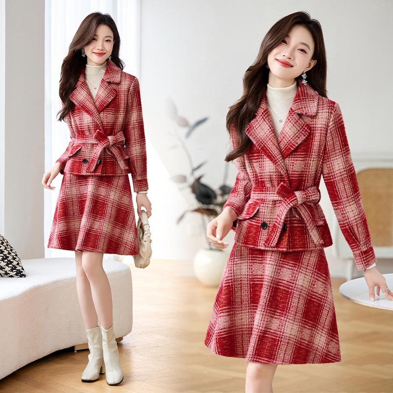 

Модный двухбортный стеганый комплект пальто и юбки на осень-зиму LB7613 M (90-108 jin) красный