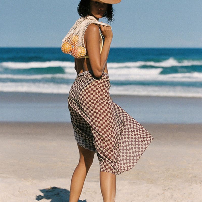 SURFEA CHECKERED SARONG_BROWN