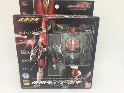 TAMASHII NATIONS Transformace na koni Kamen Rider Sword Form Den-O