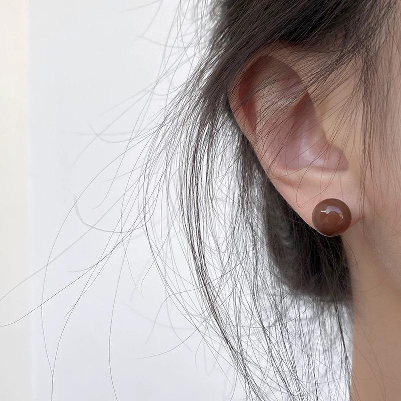 High-End Pearl Stud Earrings with 925 Silver Needle - Maillard Style Brown Bread Design for Autumn/Winter.