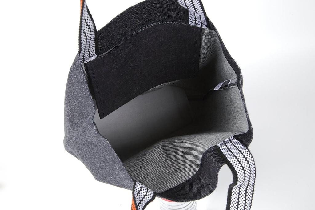 Kurashiki Denim-Tragetasche, Retro-Japanmuster, Vertikales Format, Hergestellt in Japan (Sanada Yukimura Rokumon Sen)