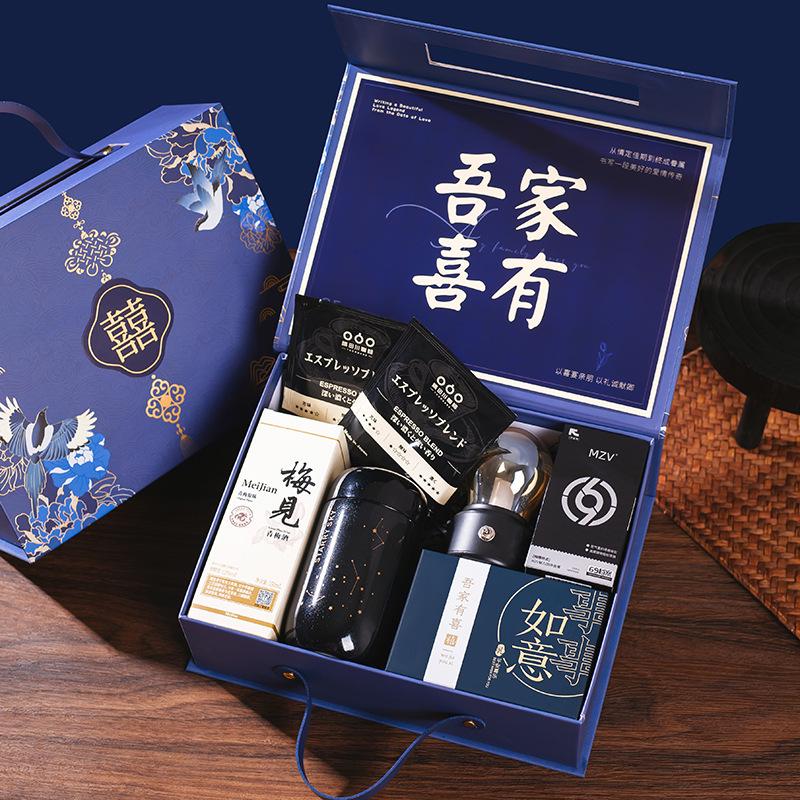 Groomsman Wedding Gift Box: Practical Favors for Men and Family
