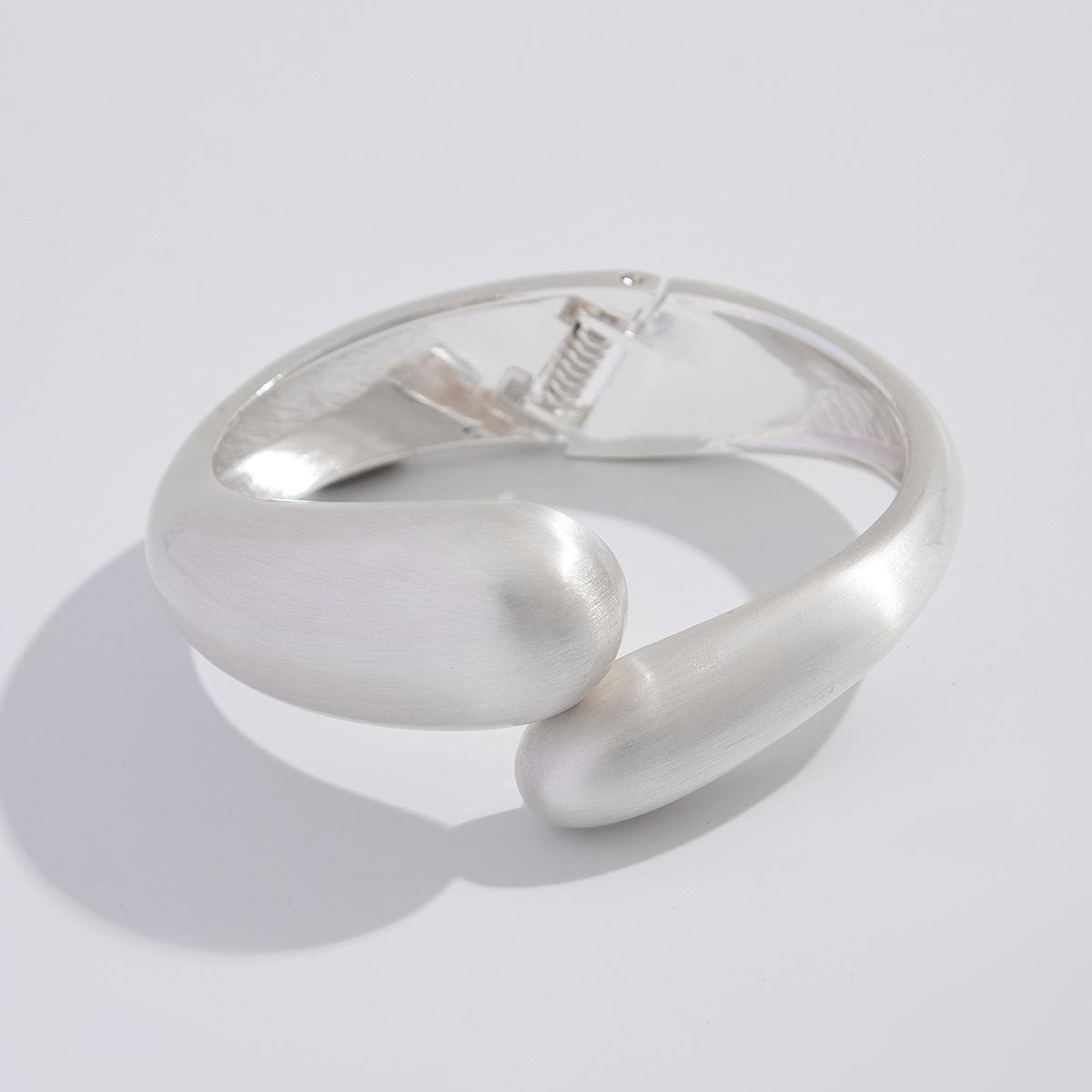 

Браслет в крутом стиле, металлический матовый, модная текстура, браслет-объятие в виде капли воды для женщин