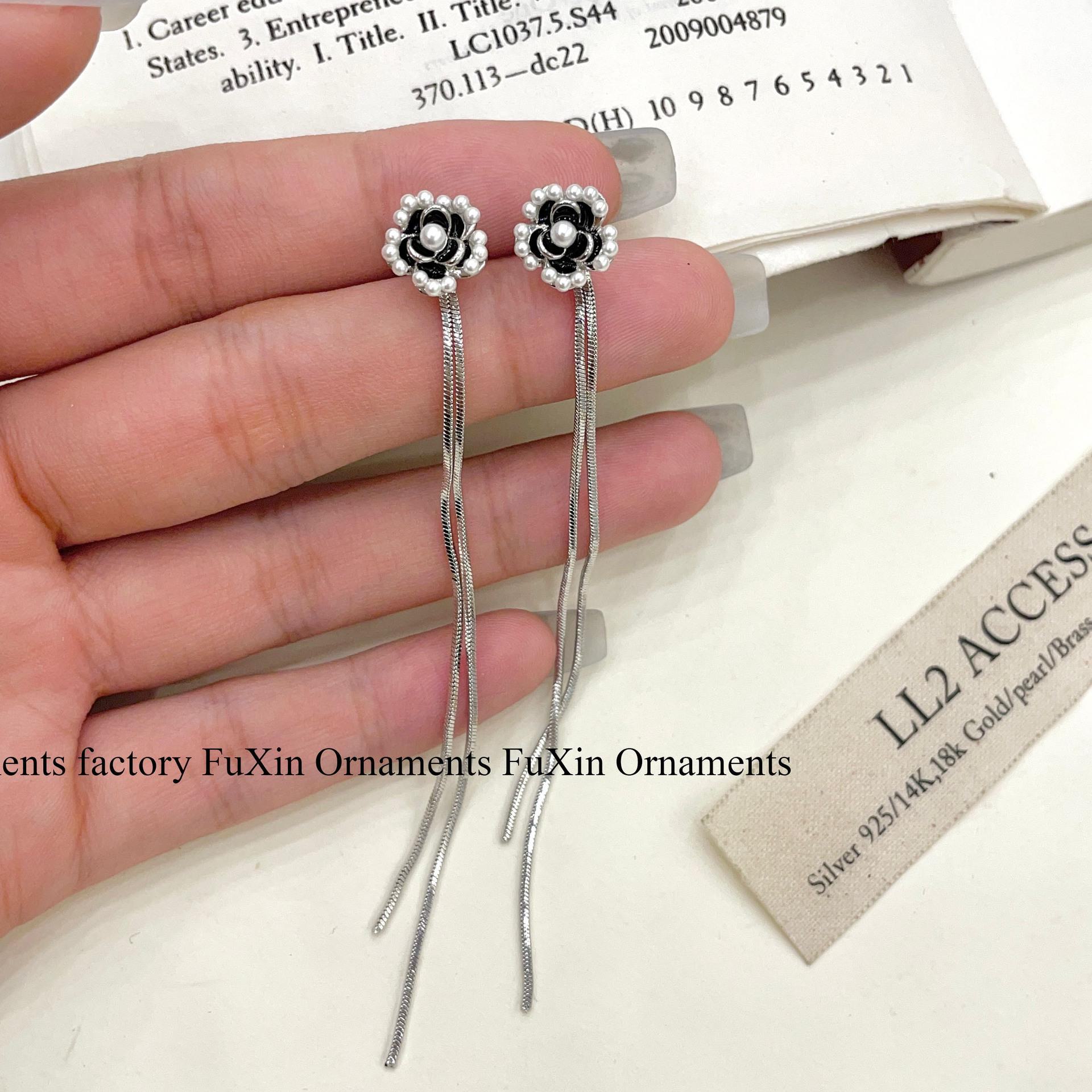 Серьги-кисточки из жемчуга камелии высокого качества: Трендовая легкая роскошь 2024 для женщин E0706 Camellia Earrings серебряный