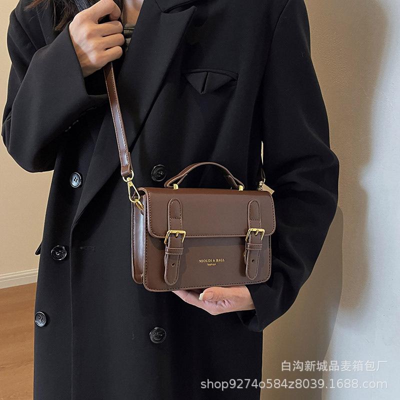 Fashion popular hand carry Cambridge small bag women's 2025 new trendy French niche design shoulder messenger bag