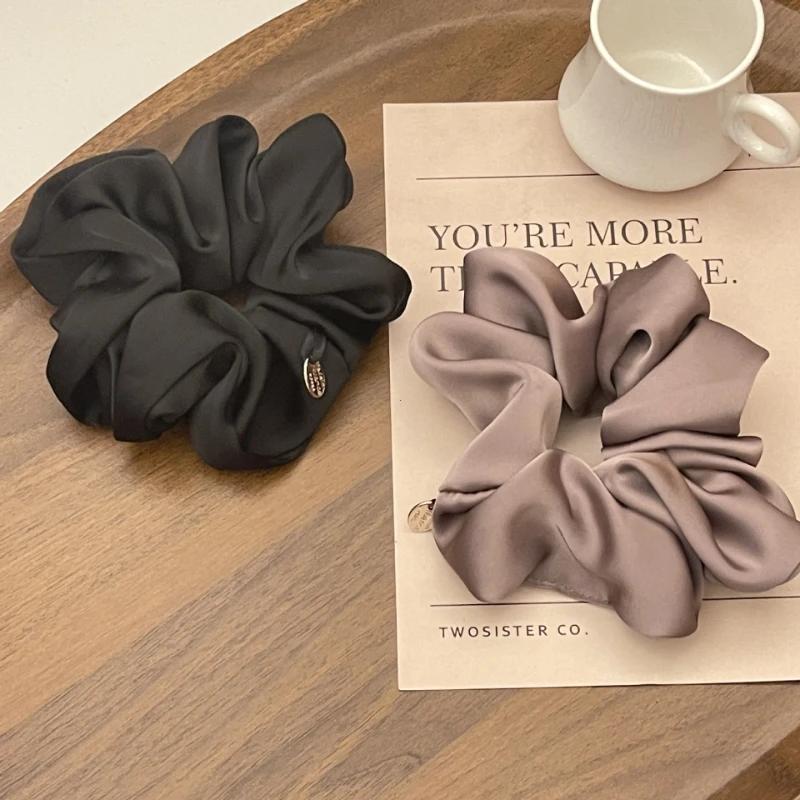 Satin Silk Hårscrunchies Svarta Hårband för Flickor och Kvinnor Scrunchie Enfärgad Håraccessoarer Scrunch Hårklämmor Ny