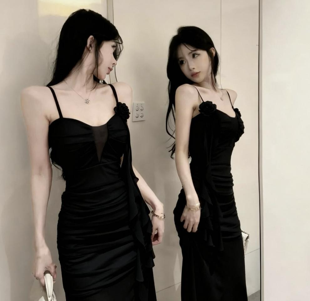 Elegant Low-Cut Spaghetti Strap Mesh Tassel Bodycon Evening Gown