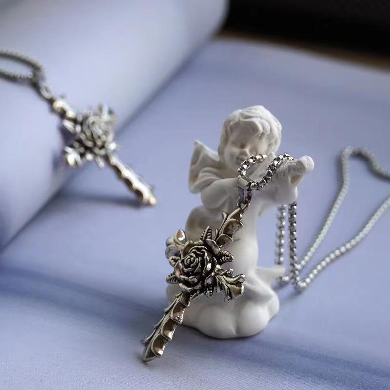 Retro Rose Cross Hip-Hop Necklace: European & American Style, Cool Disco Chain for Men & Women