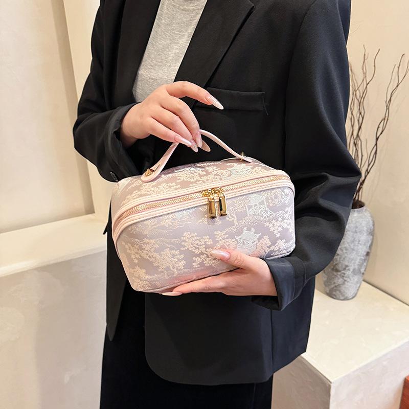 Chinese Style Embroidered Makeup Bag for Women, New Ins Large Capacity Commuting Storage Bag, Home High-end Handheld Wash Bag